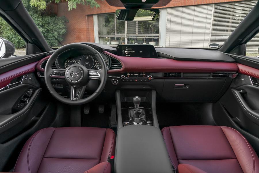 Торпедо Mazda3 Skyactiv-X Hatchback (BP) 2019 года  (WW) (фото 18 из 34)